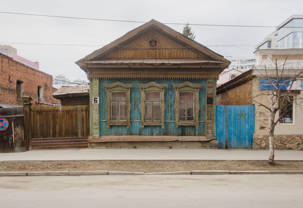 дом псаломщика Топоркова, синий фасад