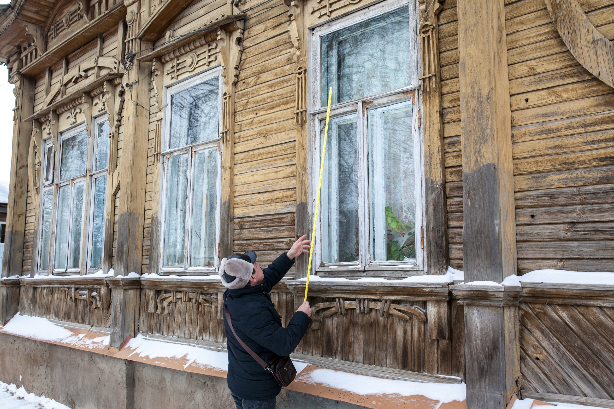 Сохранение исторического наследия. Бузулук отреставрированные купеческие дома. Исторический расстекловки. Дом мещанина Порфирия Медведева Бузулук. Пенсионерка живет в доме из досок и веток.